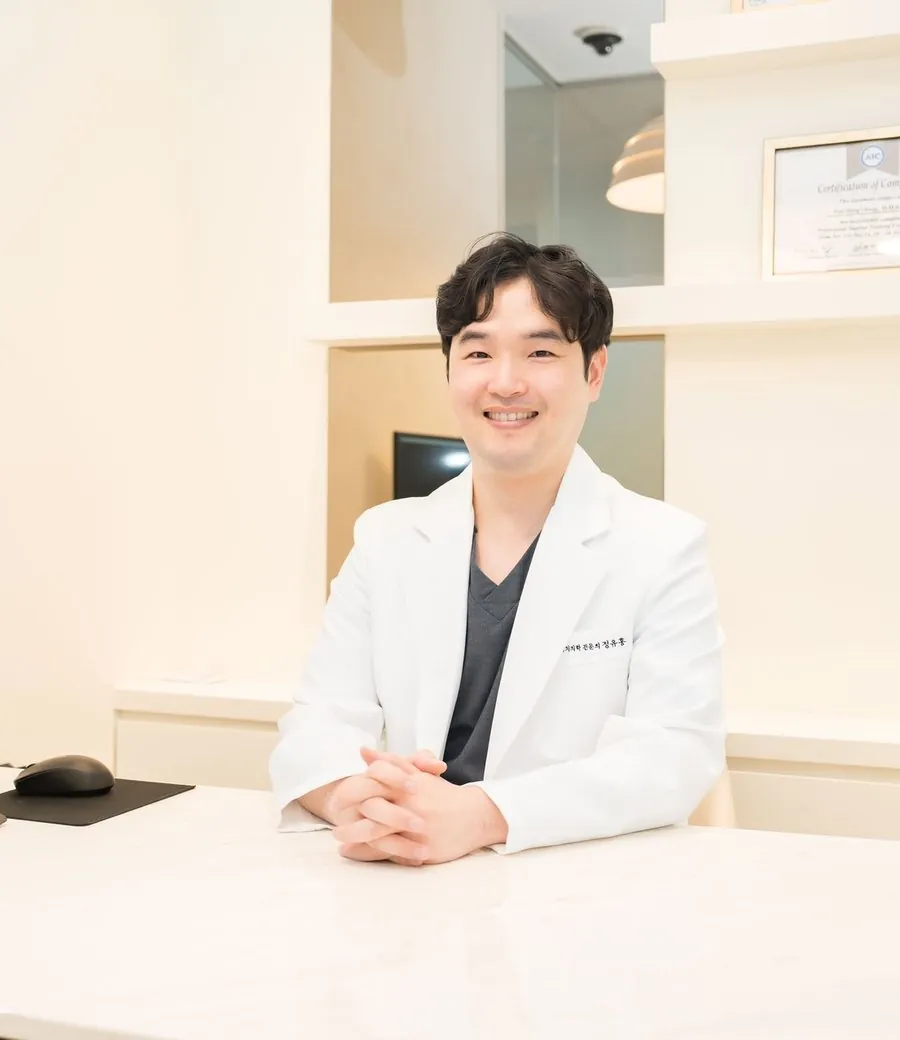 정유홍 대표원장 · 통합치의학과 전문의